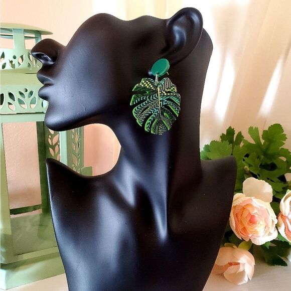 𝅺GREEN Maldives Palm Leaf Earrings - Picture 1 of 8
